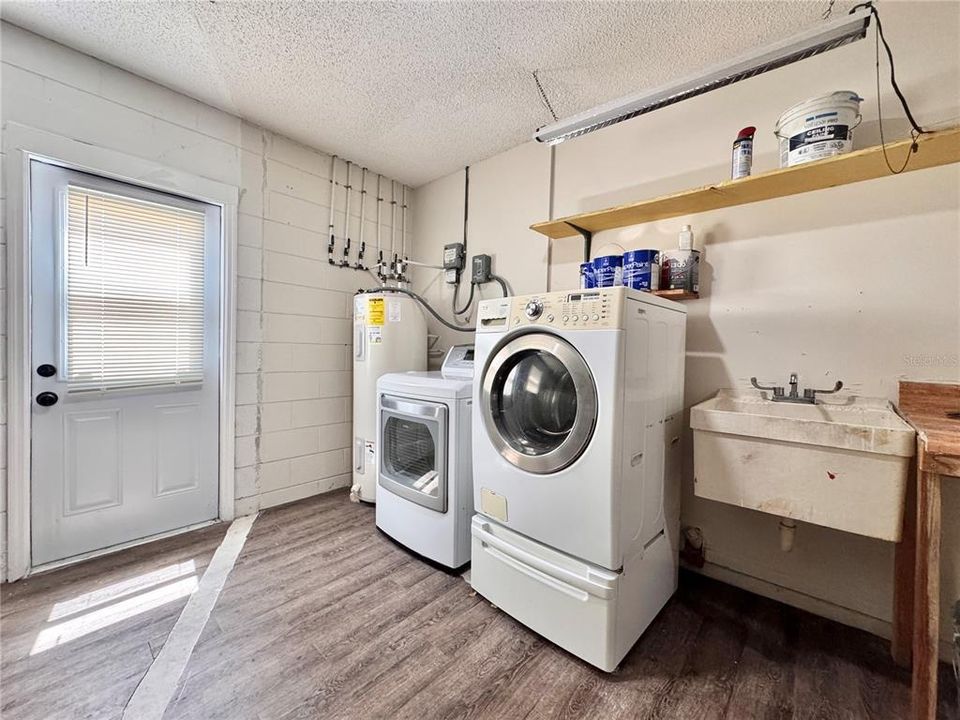 For Sale: $470,000 (4 beds, 2 baths, 2313 Square Feet)