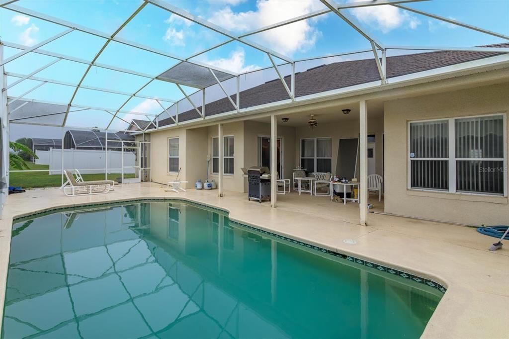 合同活跃: $380,000 (5 贝兹, 4 浴室, 2838 平方英尺)