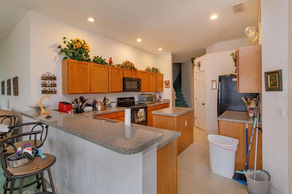 合同活跃: $380,000 (5 贝兹, 4 浴室, 2838 平方英尺)