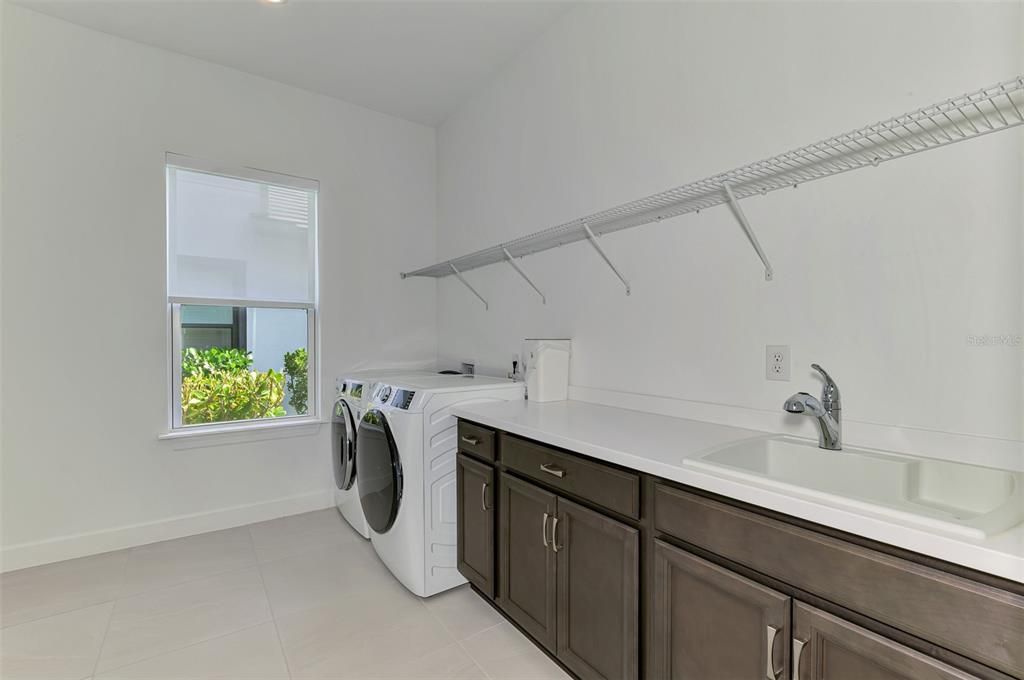 合同活跃: $1,499,000 (3 贝兹, 3 浴室, 3626 平方英尺)