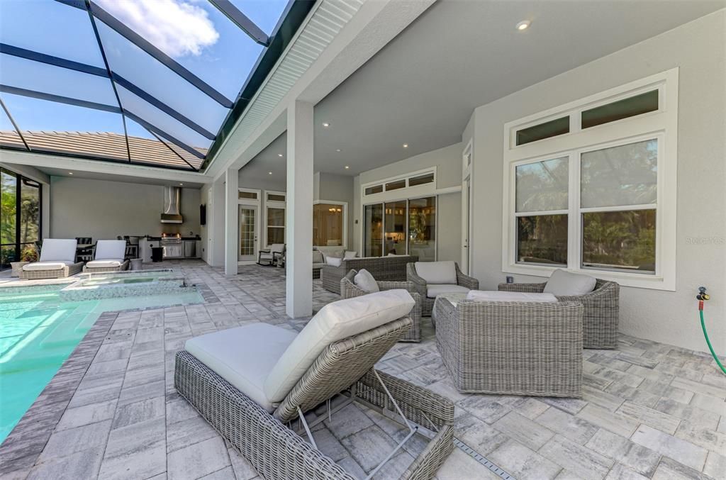 合同活跃: $1,499,000 (3 贝兹, 3 浴室, 3626 平方英尺)