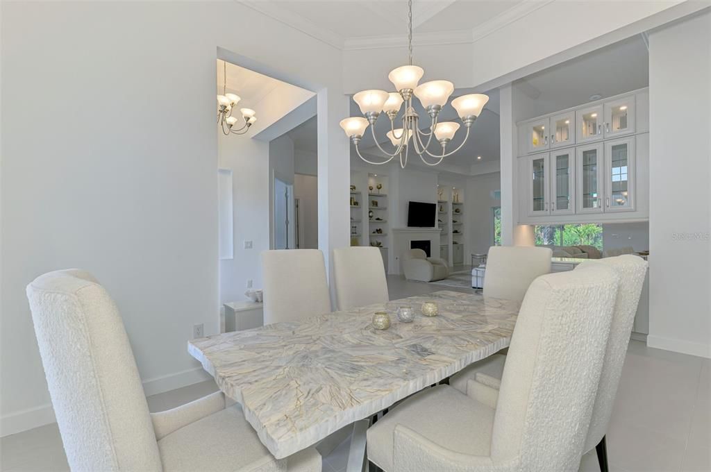 合同活跃: $1,499,000 (3 贝兹, 3 浴室, 3626 平方英尺)