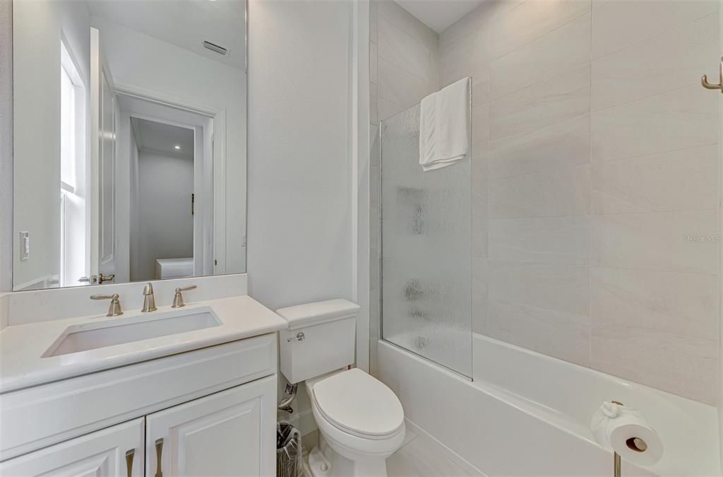 合同活跃: $1,499,000 (3 贝兹, 3 浴室, 3626 平方英尺)