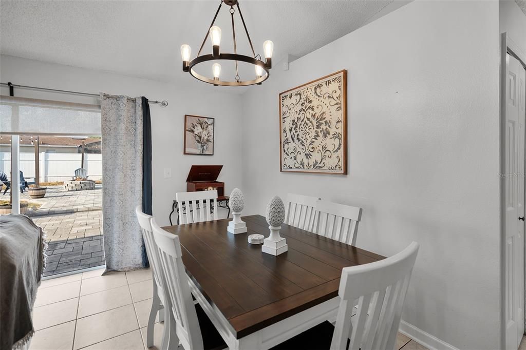 Activo con contrato: $324,900 (3 camas, 2 baños, 1179 Pies cuadrados)