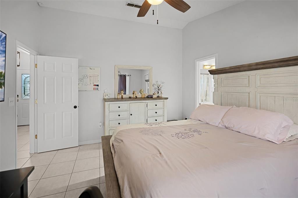 Activo con contrato: $324,900 (3 camas, 2 baños, 1179 Pies cuadrados)