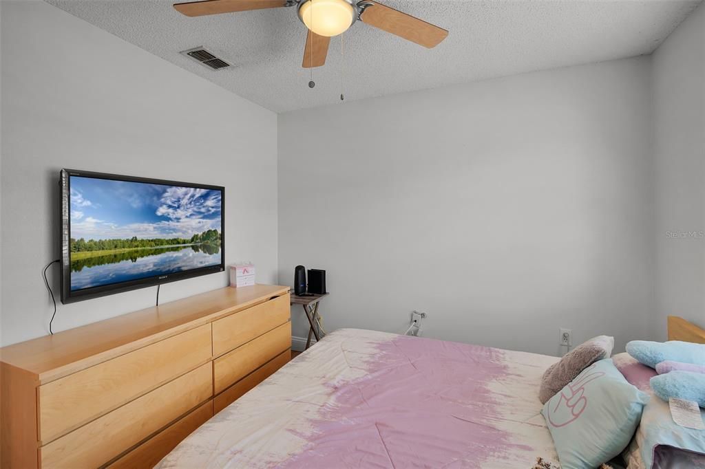 Activo con contrato: $324,900 (3 camas, 2 baños, 1179 Pies cuadrados)