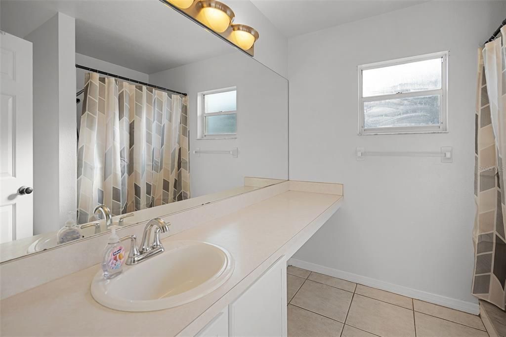 Activo con contrato: $324,900 (3 camas, 2 baños, 1179 Pies cuadrados)