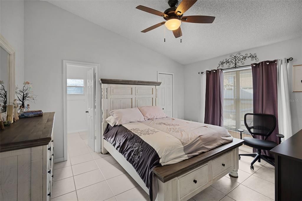 Activo con contrato: $324,900 (3 camas, 2 baños, 1179 Pies cuadrados)