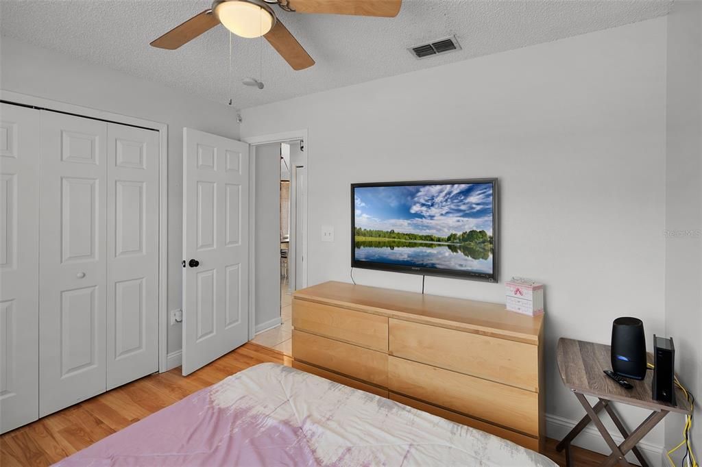 Activo con contrato: $324,900 (3 camas, 2 baños, 1179 Pies cuadrados)