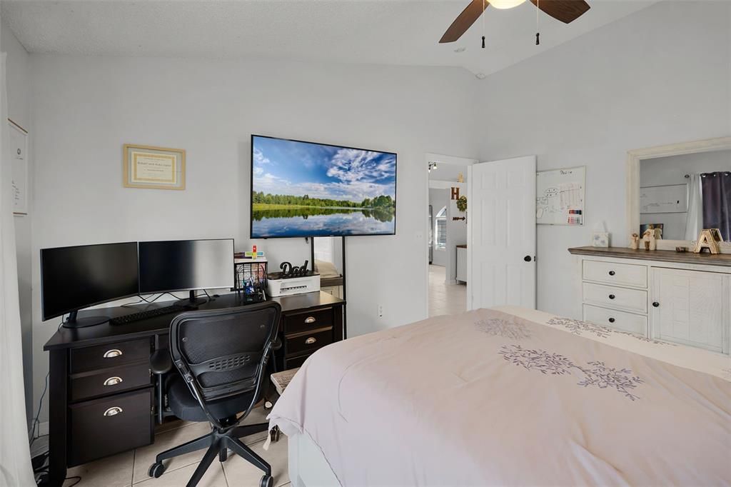 Activo con contrato: $324,900 (3 camas, 2 baños, 1179 Pies cuadrados)