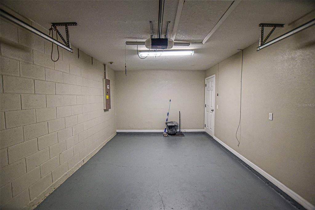 合同活跃: $216,000 (3 贝兹, 2 浴室, 1152 平方英尺)