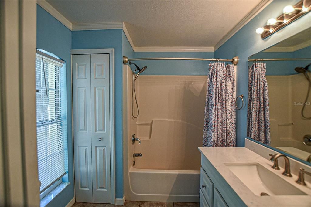 合同活跃: $216,000 (3 贝兹, 2 浴室, 1152 平方英尺)