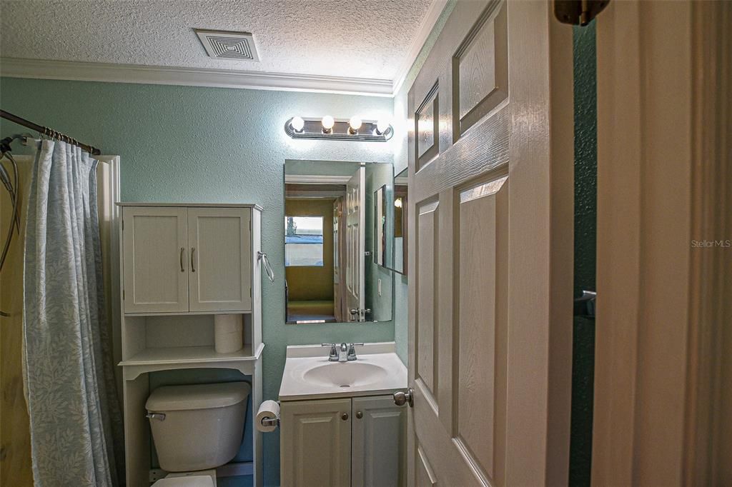 合同活跃: $216,000 (3 贝兹, 2 浴室, 1152 平方英尺)