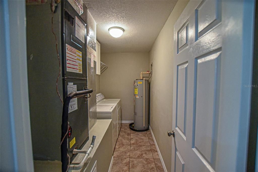 合同活跃: $216,000 (3 贝兹, 2 浴室, 1152 平方英尺)