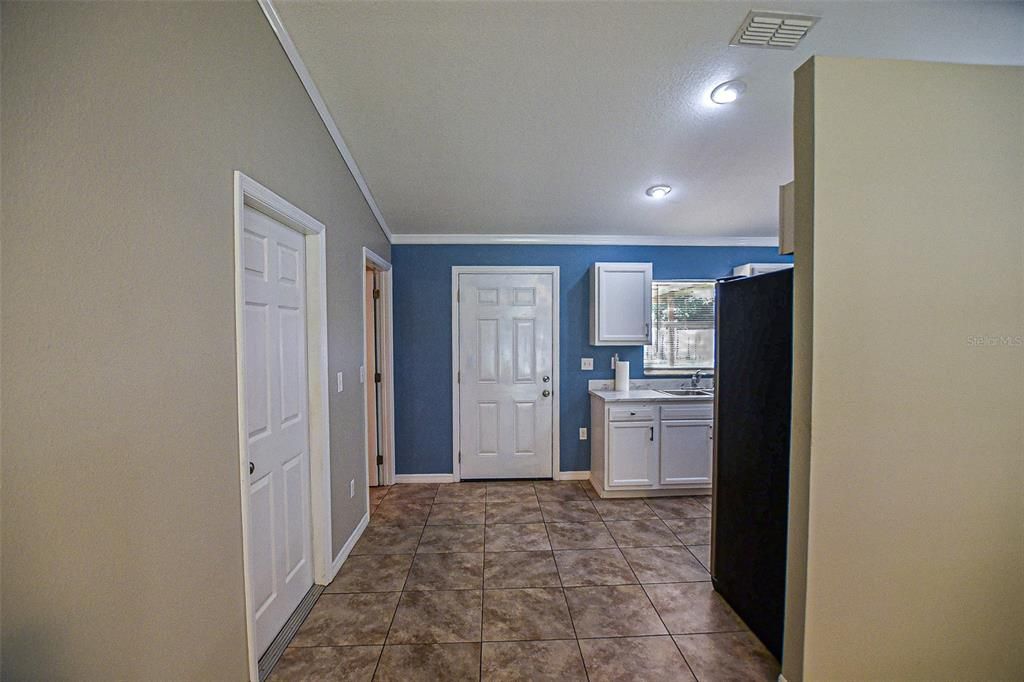 合同活跃: $216,000 (3 贝兹, 2 浴室, 1152 平方英尺)