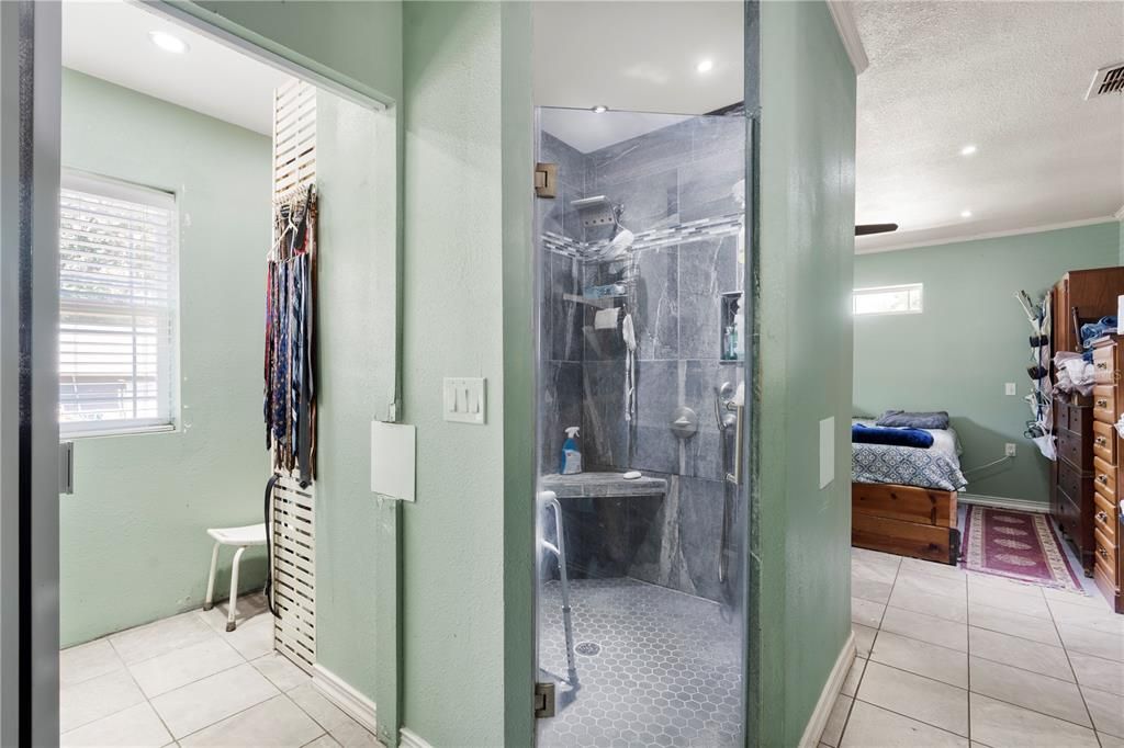 For Sale: $419,999 (4 beds, 2 baths, 1606 Square Feet)