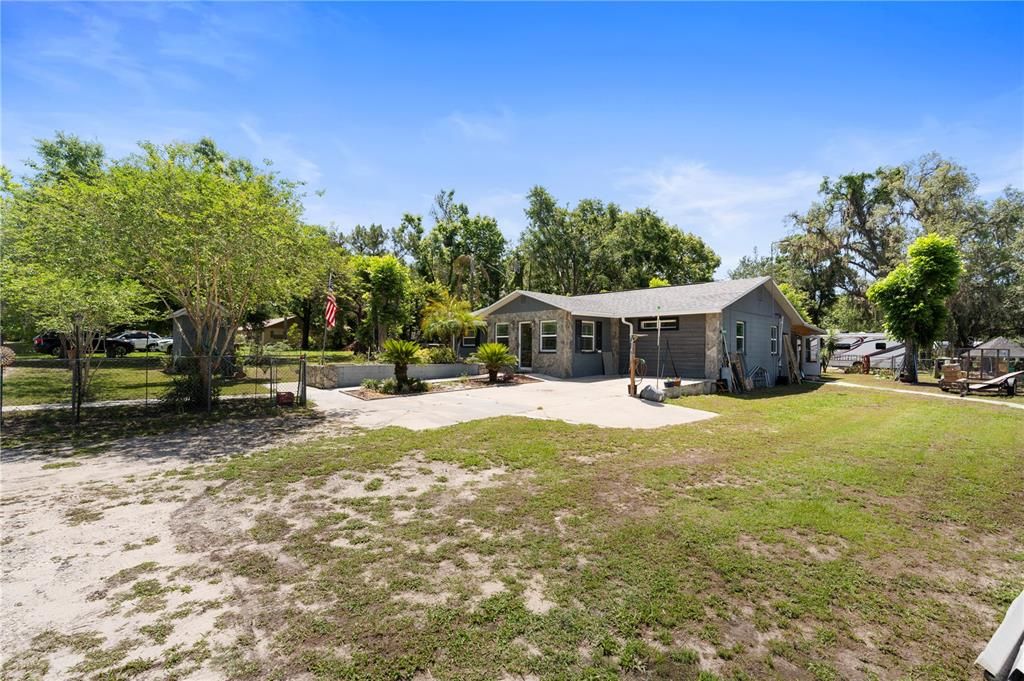 For Sale: $419,999 (4 beds, 2 baths, 1606 Square Feet)