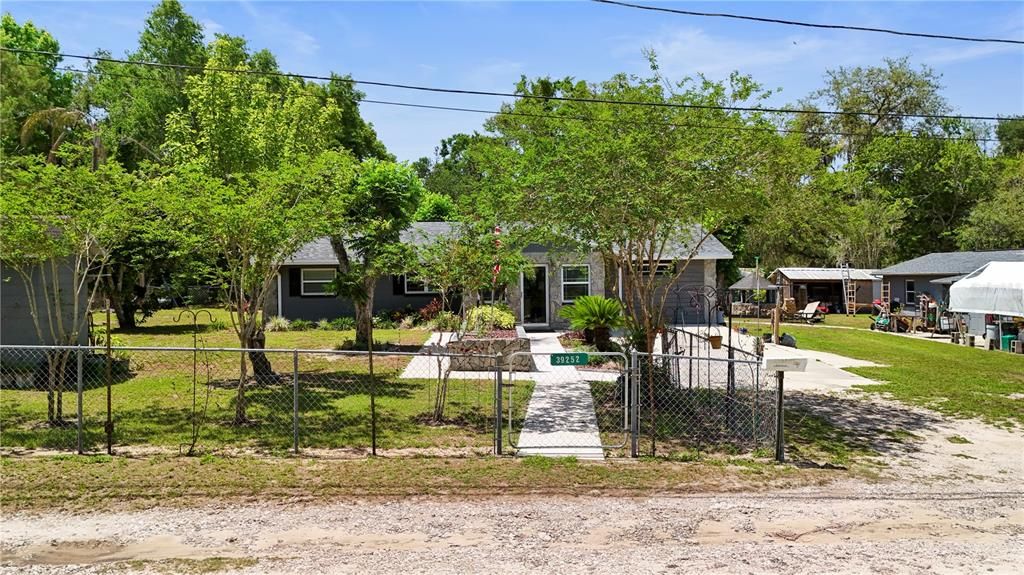 For Sale: $419,999 (4 beds, 2 baths, 1606 Square Feet)