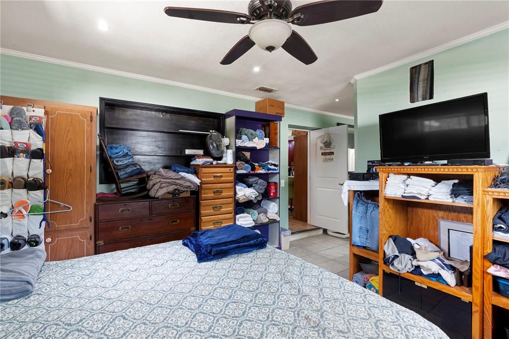 For Sale: $419,999 (4 beds, 2 baths, 1606 Square Feet)