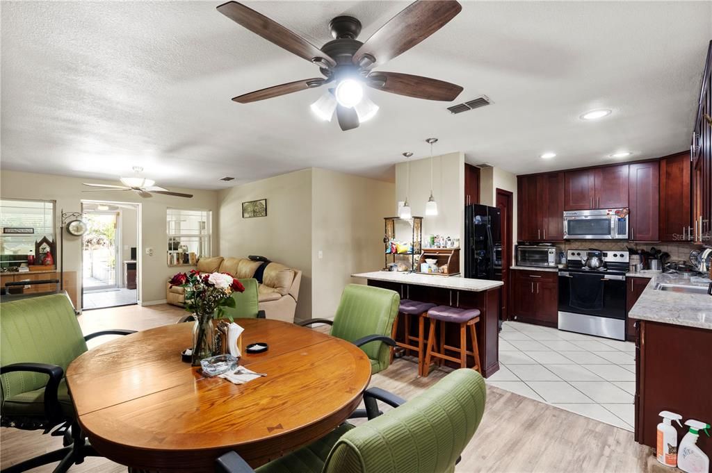 For Sale: $419,999 (4 beds, 2 baths, 1606 Square Feet)