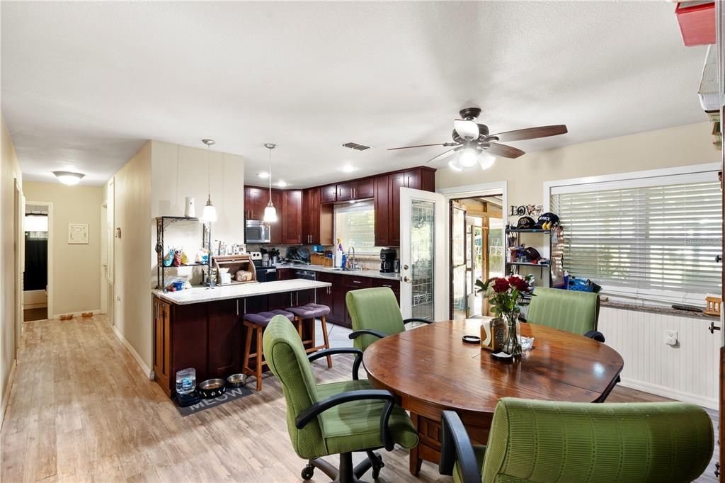 For Sale: $419,999 (4 beds, 2 baths, 1606 Square Feet)