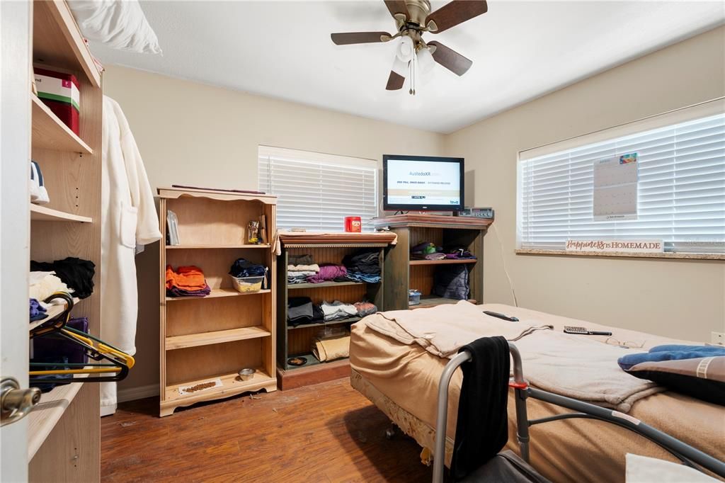 For Sale: $419,999 (4 beds, 2 baths, 1606 Square Feet)