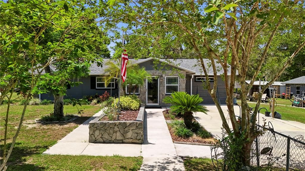 For Sale: $419,999 (4 beds, 2 baths, 1606 Square Feet)