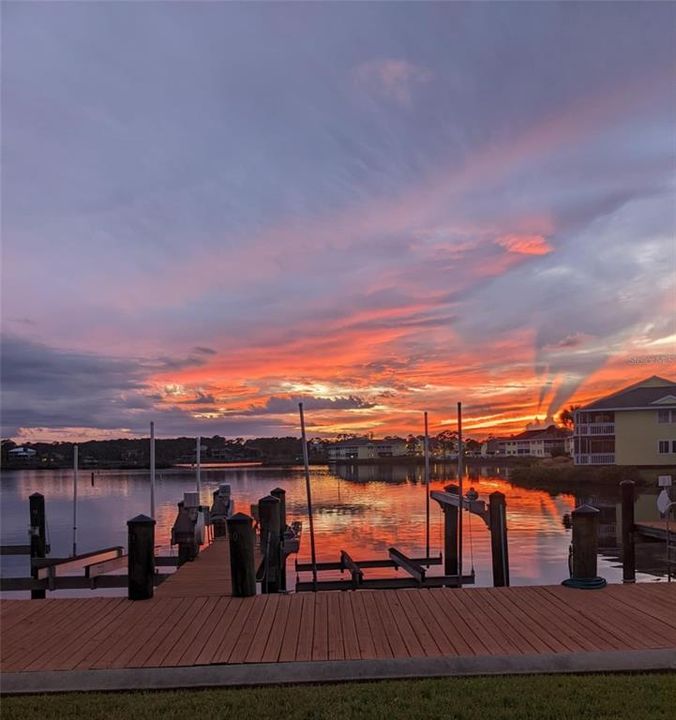 Active With Contract: $425,000 (2 beds, 2 baths, 1138 Square Feet)