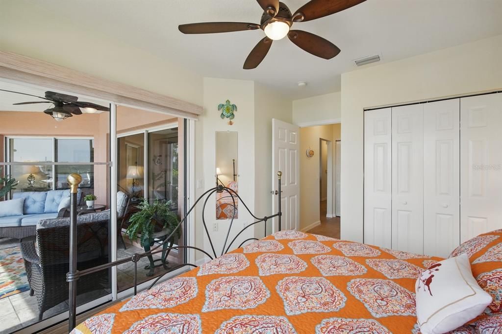 Active With Contract: $425,000 (2 beds, 2 baths, 1138 Square Feet)