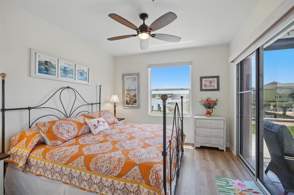 Active With Contract: $425,000 (2 beds, 2 baths, 1138 Square Feet)