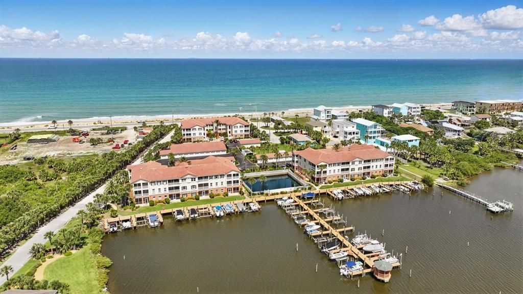 Active With Contract: $425,000 (2 beds, 2 baths, 1138 Square Feet)