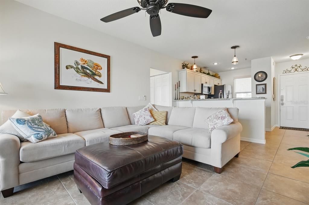 Active With Contract: $425,000 (2 beds, 2 baths, 1138 Square Feet)