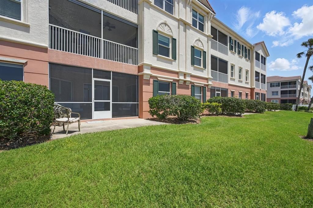 Active With Contract: $425,000 (2 beds, 2 baths, 1138 Square Feet)