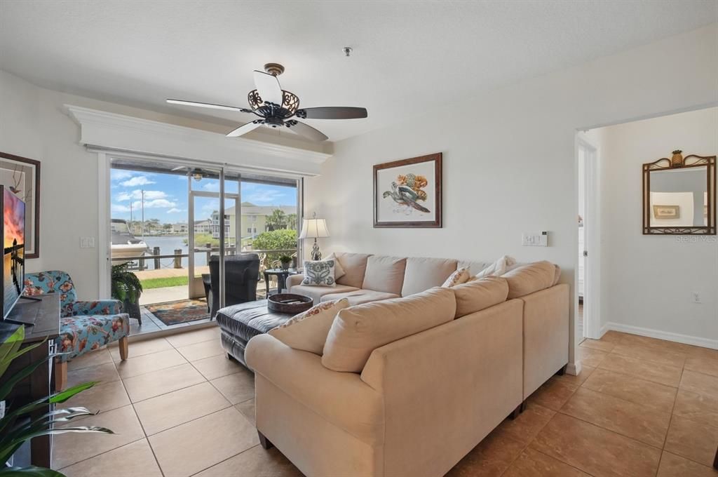 Active With Contract: $425,000 (2 beds, 2 baths, 1138 Square Feet)