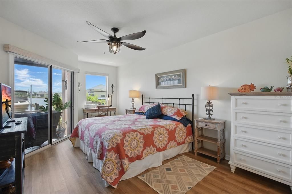 Active With Contract: $425,000 (2 beds, 2 baths, 1138 Square Feet)