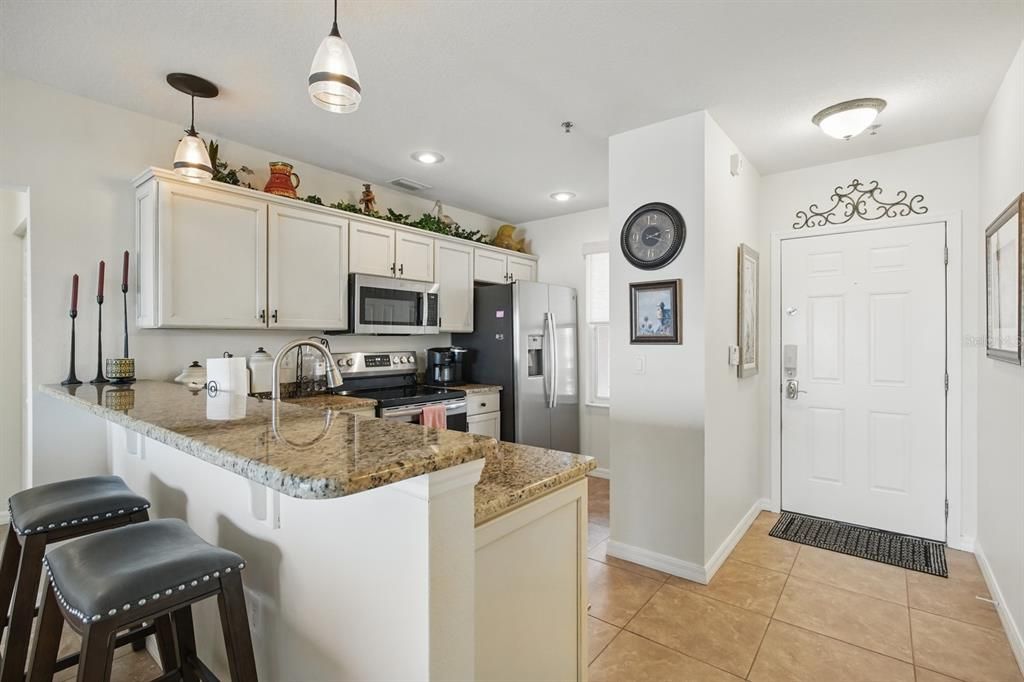 Active With Contract: $425,000 (2 beds, 2 baths, 1138 Square Feet)