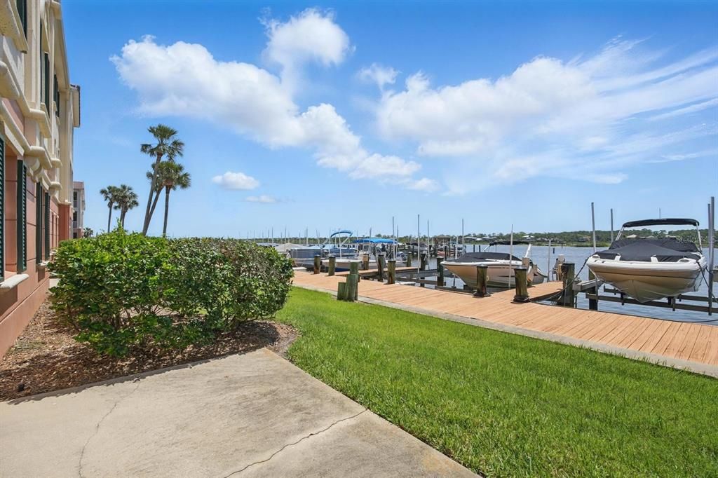 Active With Contract: $425,000 (2 beds, 2 baths, 1138 Square Feet)