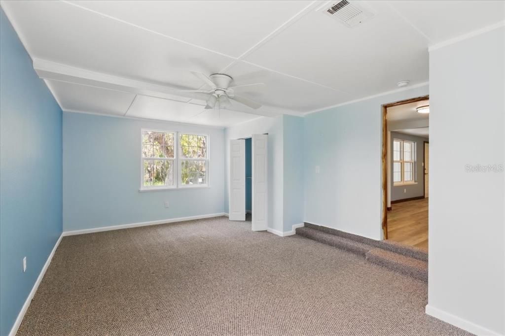 For Sale: $369,900 (3 beds, 2 baths, 1459 Square Feet)