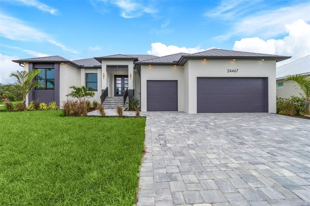 Active With Contract: $679,900 (3 beds, 3 baths, 1989 Square Feet)