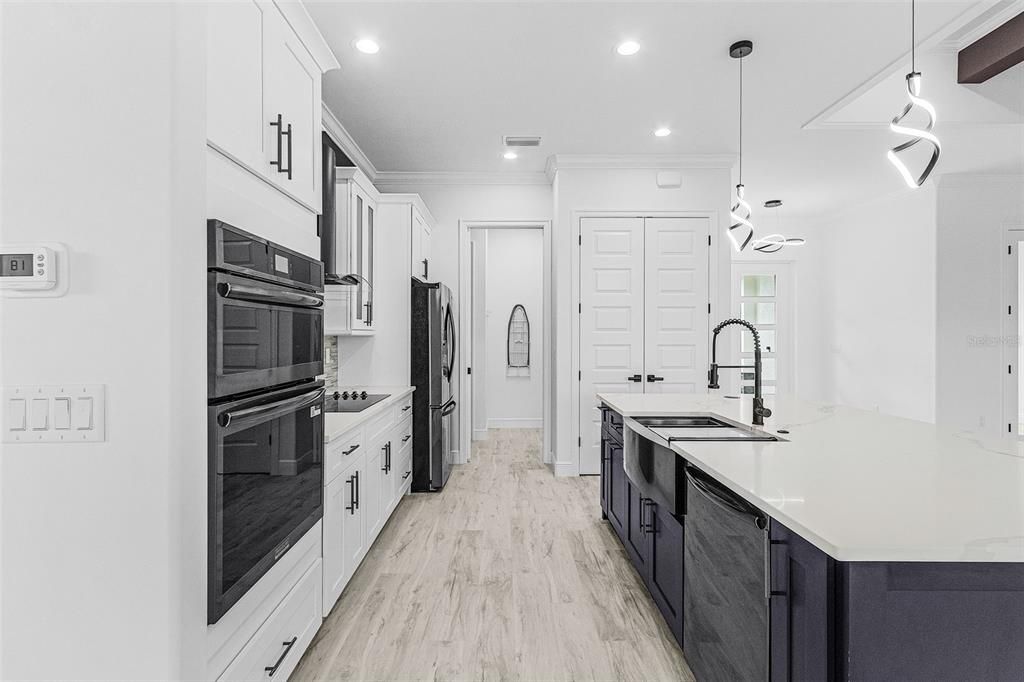 Active With Contract: $679,900 (3 beds, 3 baths, 1989 Square Feet)