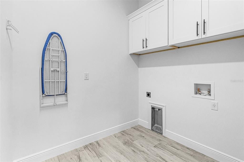 Active With Contract: $679,900 (3 beds, 3 baths, 1989 Square Feet)