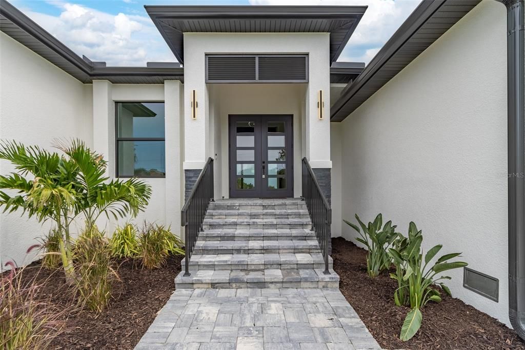 Active With Contract: $679,900 (3 beds, 3 baths, 1989 Square Feet)