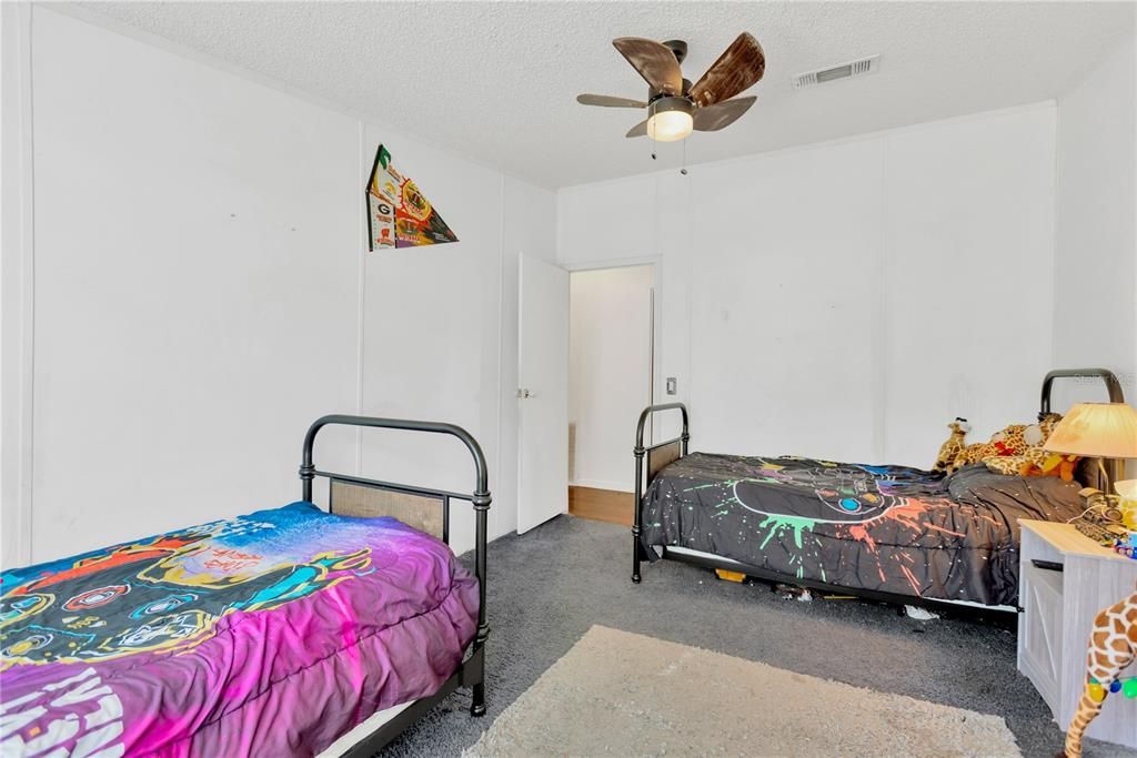 En Venta: $370,000 (4 camas, 2 baños, 2356 Pies cuadrados)