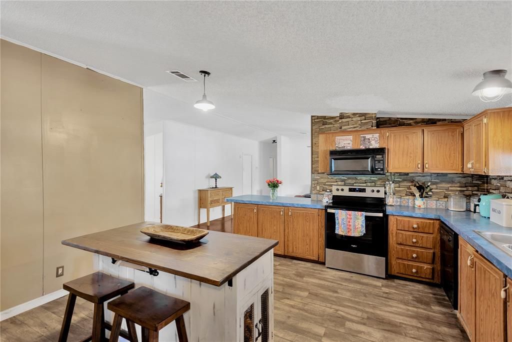 En Venta: $370,000 (4 camas, 2 baños, 2356 Pies cuadrados)