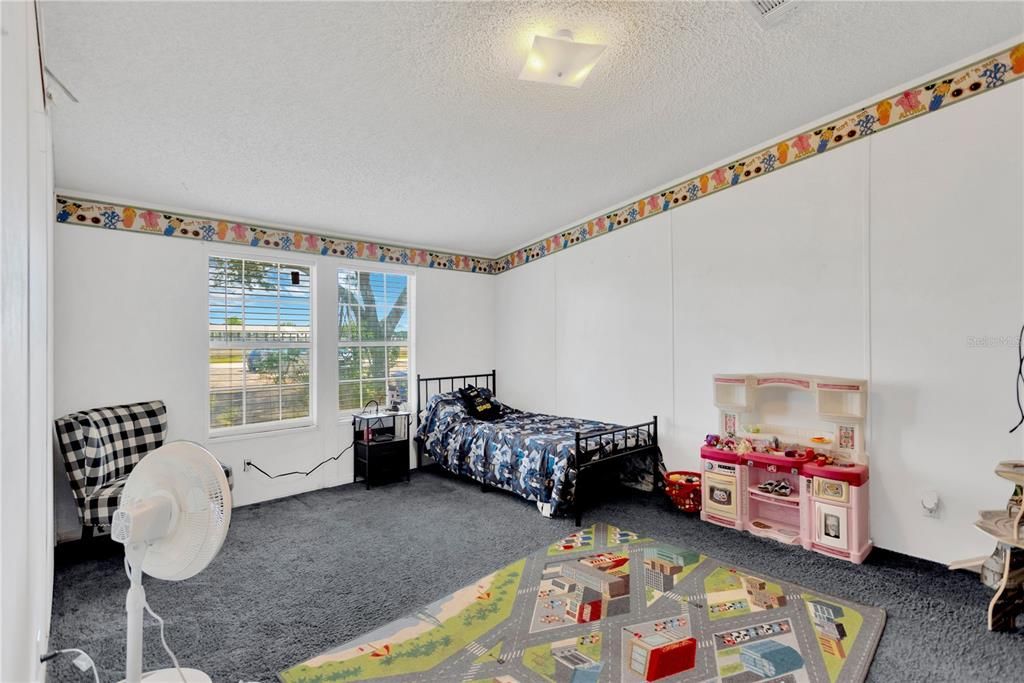 En Venta: $370,000 (4 camas, 2 baños, 2356 Pies cuadrados)