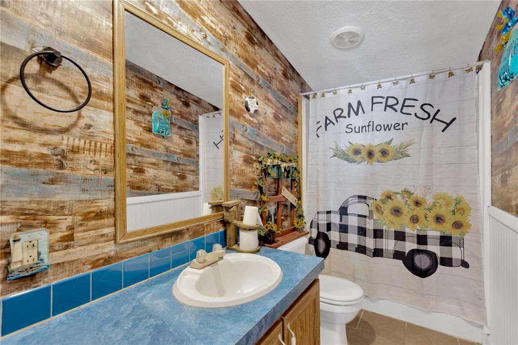 En Venta: $370,000 (4 camas, 2 baños, 2356 Pies cuadrados)