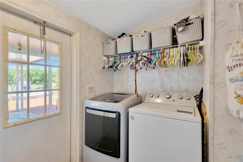 En Venta: $370,000 (4 camas, 2 baños, 2356 Pies cuadrados)