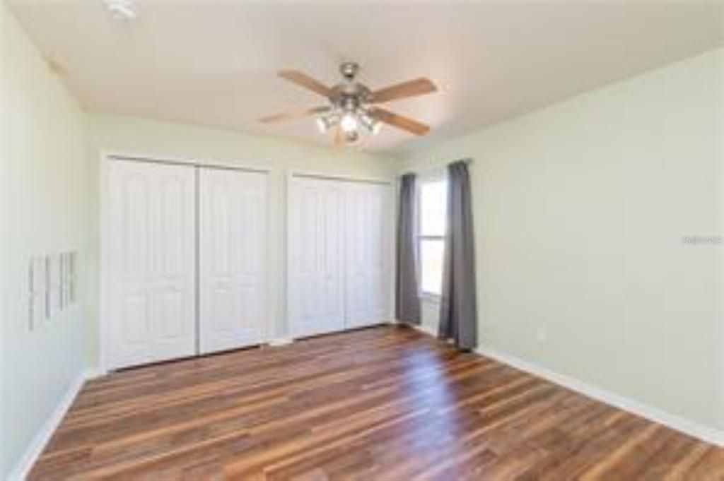 Activo con contrato: $389,900 (3 camas, 2 baños, 2039 Pies cuadrados)