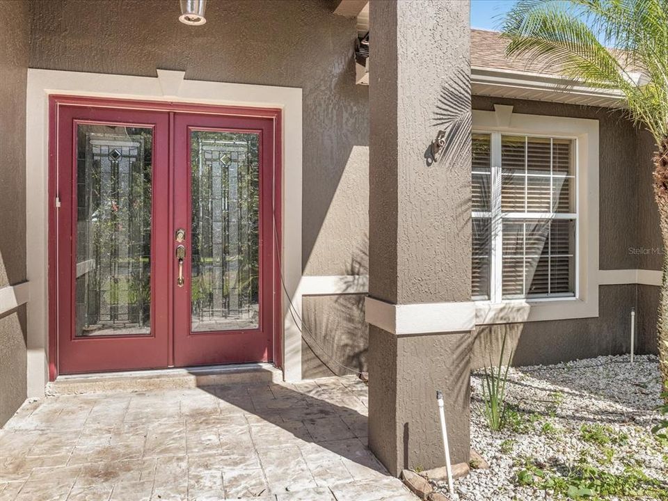 Activo con contrato: $389,900 (3 camas, 2 baños, 2039 Pies cuadrados)