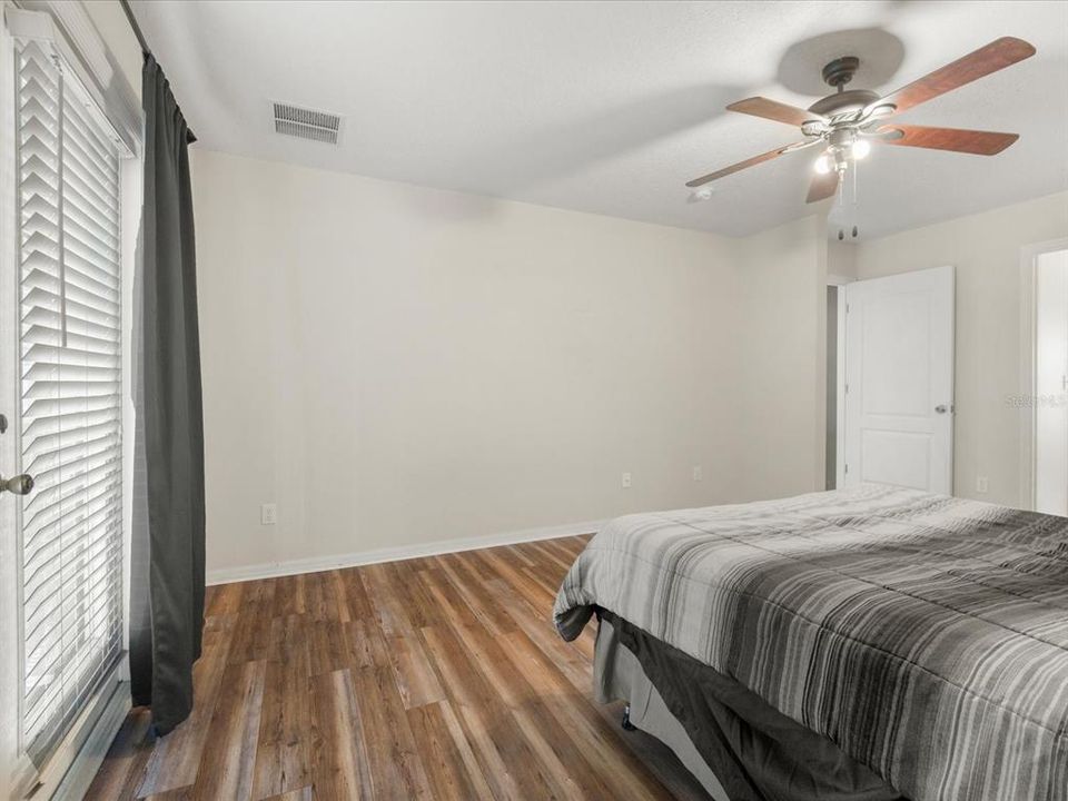 Activo con contrato: $389,900 (3 camas, 2 baños, 2039 Pies cuadrados)